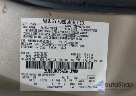2010 Lincoln Town Car Signature Limited z USA, uszkodzony, nr VIN 2LNBL8CV5AX613980